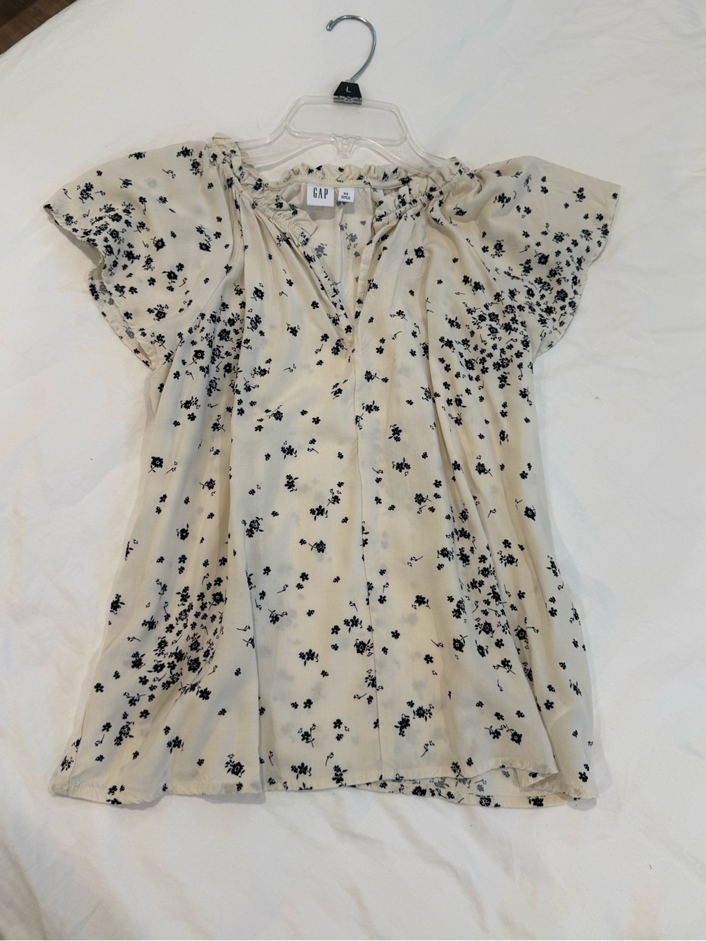 GAP Cream and Black Short-Sleeve Floral Blouse